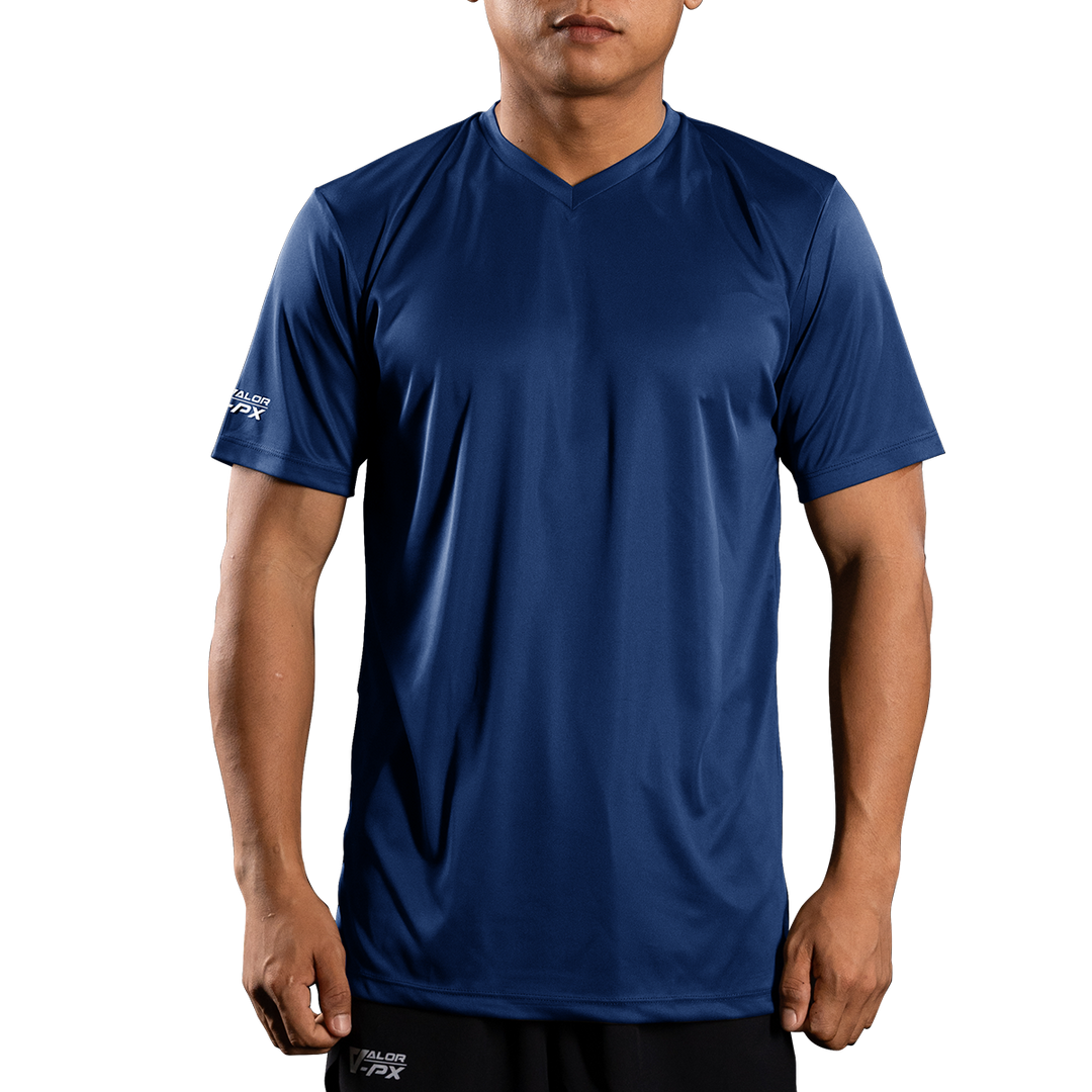 เสื้อยืดคอวีแขนสั้น VALOR PX สีกรมท่า คู่กับกางเกงขาสีดำ ชุดออกกำลังกายผู้ชาย
