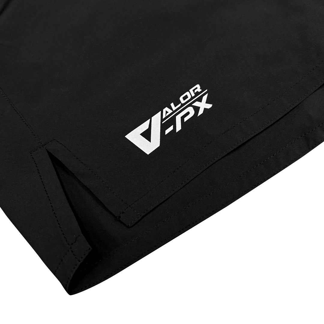 โลโก้ VALOR PX พิมพ์บนผ้าสีดำ ภาพกล้ายแสดงอัตลักษณ์แบรนด์