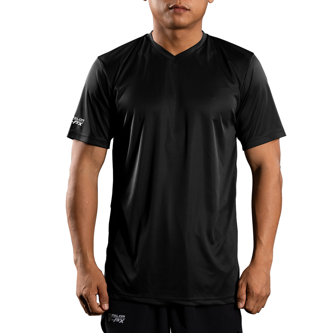 เสื้อยืดคอวี VALOR PX สีดำ มุมด้านหน้า สวมใส่เต็มสตูทั้งชุด