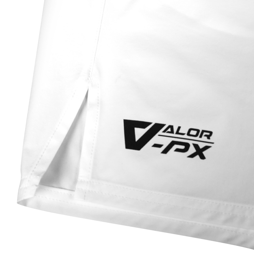 โลโก้ VALOR PX พิมพ์บนผ้าสีขาว ภาพกล้ายแสดงรายละเอียดการเย็บชายผ้า