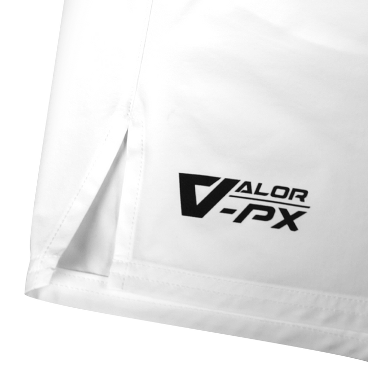 โลโก้ VALOR PX พิมพ์บนผ้าสีขาว ภาพกล้ายแสดงรายละเอียดการเย็บชายผ้า